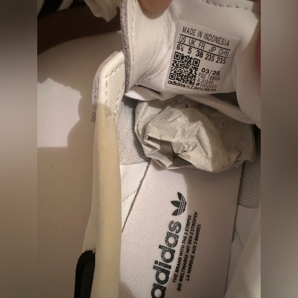 Adidas Womens White and Black Sneakers 6.5 - Picture 6 of 6